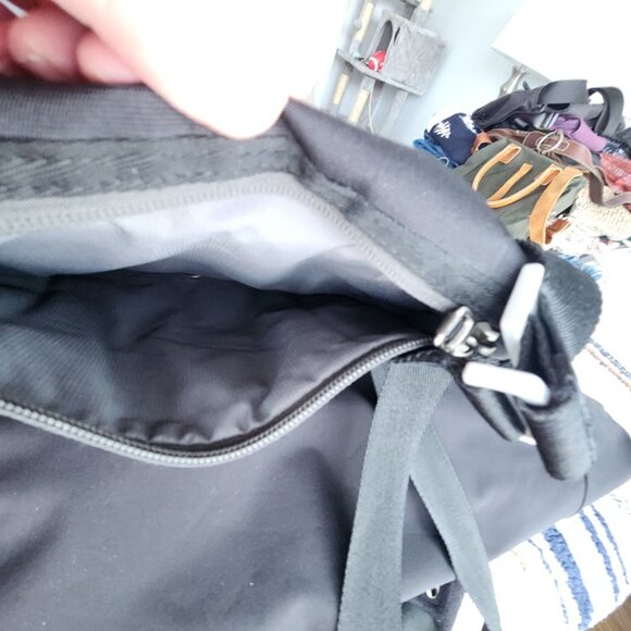 Keen Crossbody Bag - Picture 3 of 4